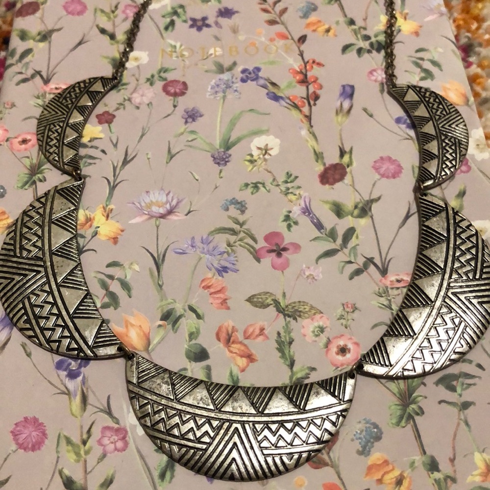 Silver statement necklace - Picture 2 of 3